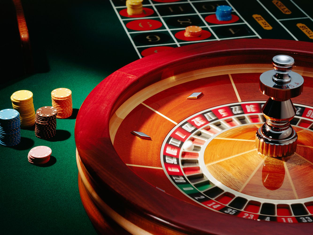 How to Play the Roulette Drinking Game Safely